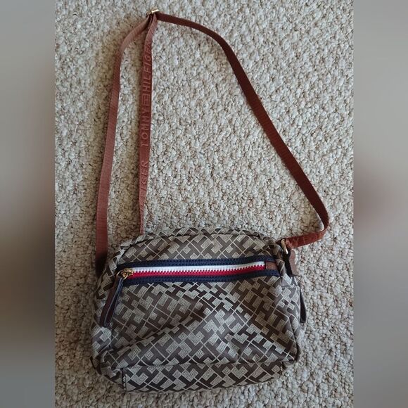 TOMMY HILFIGER BROWN SIGNATURE LOGO DOUBLE ZIP CROSSBODY BAG - Picture 1 of 12